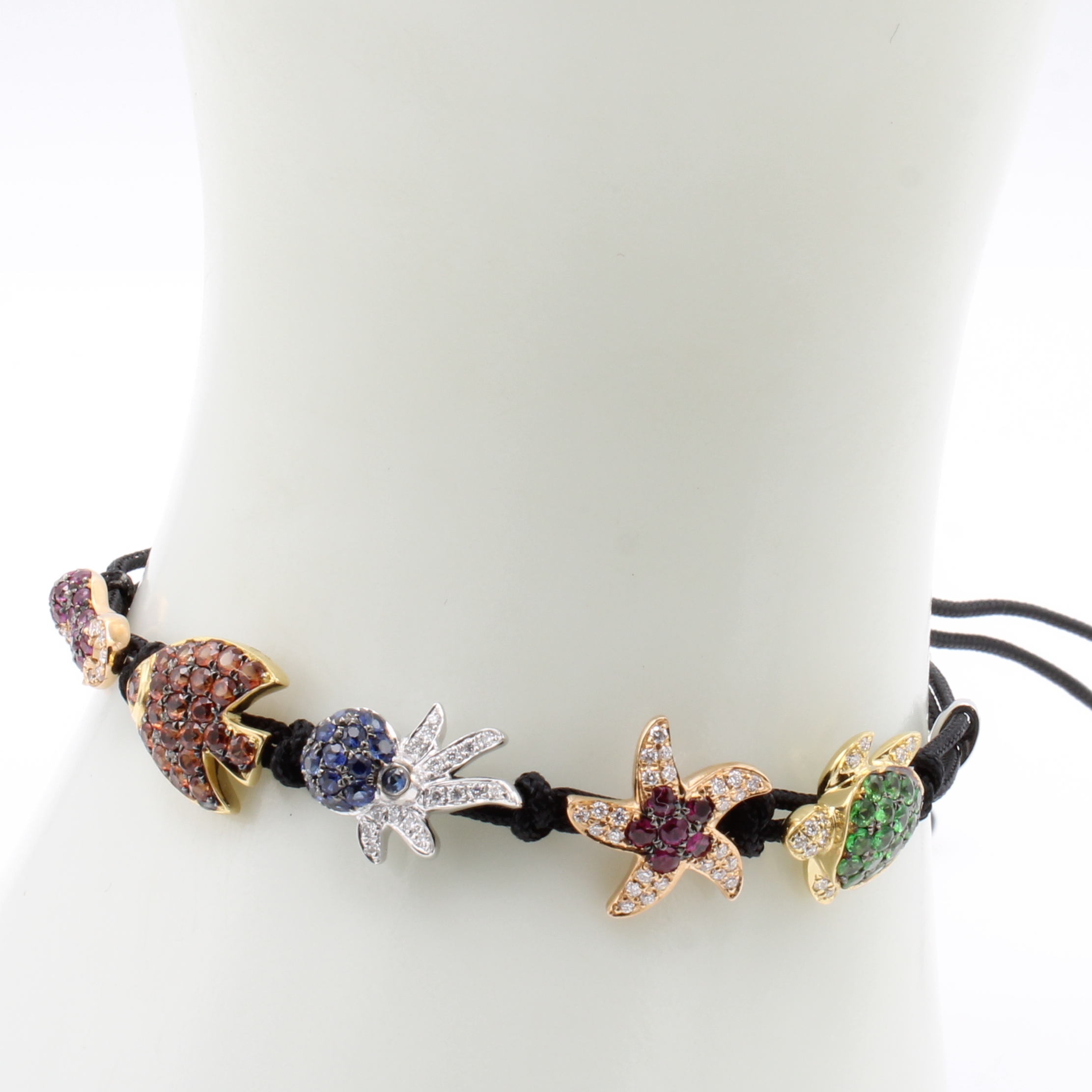 Image 27147171 - Stoffarmband mit Farbsteinen und Brillanten, GG/WG/RG 750/000, diverse Farbsteine zus. ...