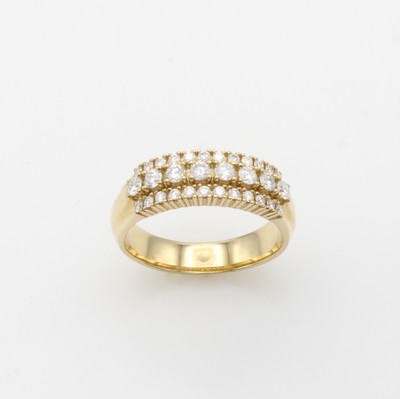27147147a - Ring mit Brillanten, GG 585/000, Brill. in 3 Reihen gef. (mittig l. erhöht) zus. ca. ...