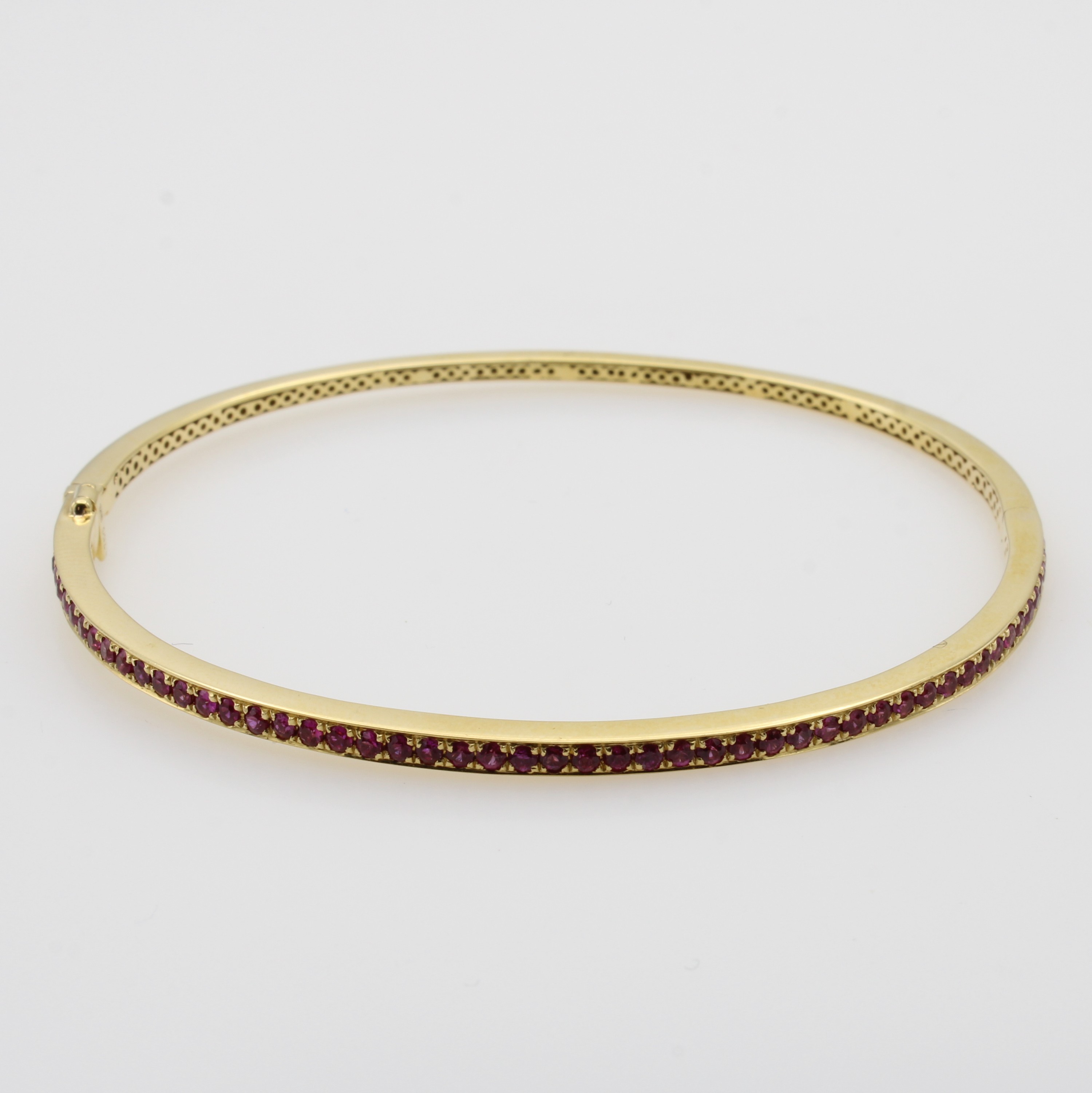 Image 27147202 - Armreif mit Rubinen, GG 750/000, 51 Rubine zus. ca. 1.27 ct, D. ca. 6 cm Schätzpreis: ...