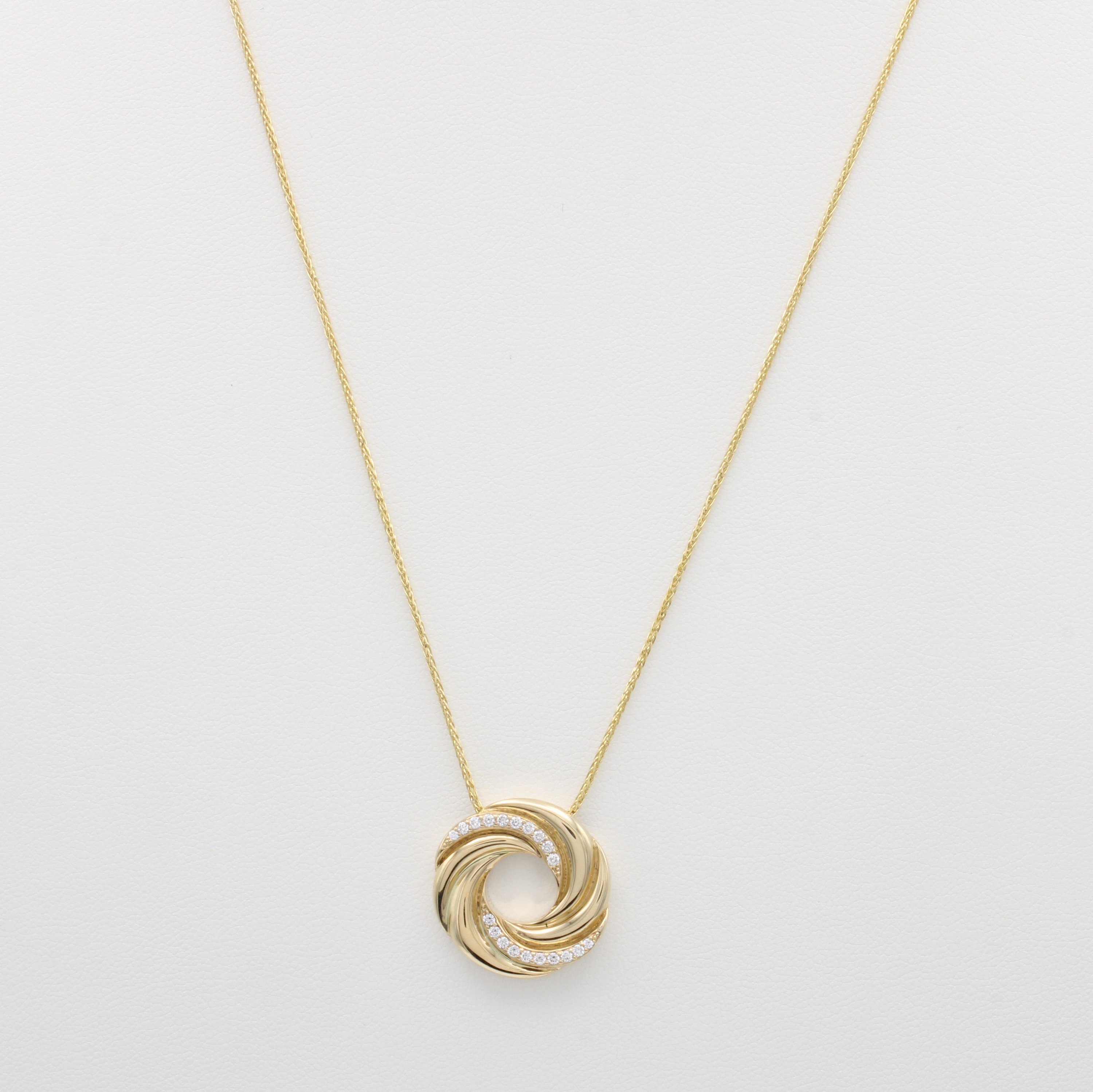 Image 27147236 - Anhänger mit Brillanten an Kette, GG 585/000, runde, gedrehte Form, Brill. zus. ca. ...