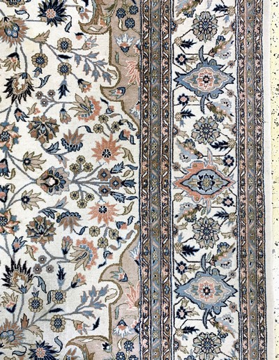 27147430e - Esfahan fein, China, Mitte 20.Jhd, Korkwolle auf Seide, ca. 306 x 246 cm, EHZ: 3 ...