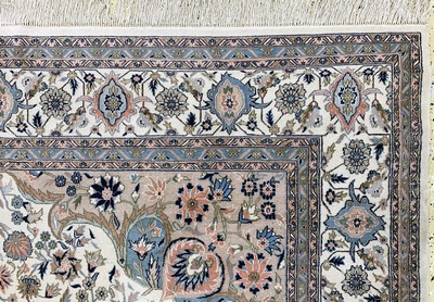 27147430f - Esfahan fein, China, Mitte 20.Jhd, Korkwolle auf Seide, ca. 306 x 246 cm, EHZ: 3 ...