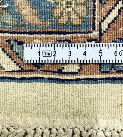 27147430i - Esfahan fein, China, Mitte 20.Jhd, Korkwolle auf Seide, ca. 306 x 246 cm, EHZ: 3 ...