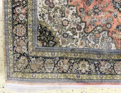 27147431b - Ghom Seide, Persien, Mitte 20.Jhd, reine Naturseide, ca. 335 x 212 cm, EHZ: 3 ...