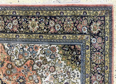 27147431f - Ghom Seide, Persien, Mitte 20.Jhd, reine Naturseide, ca. 335 x 212 cm, EHZ: 3 ...
