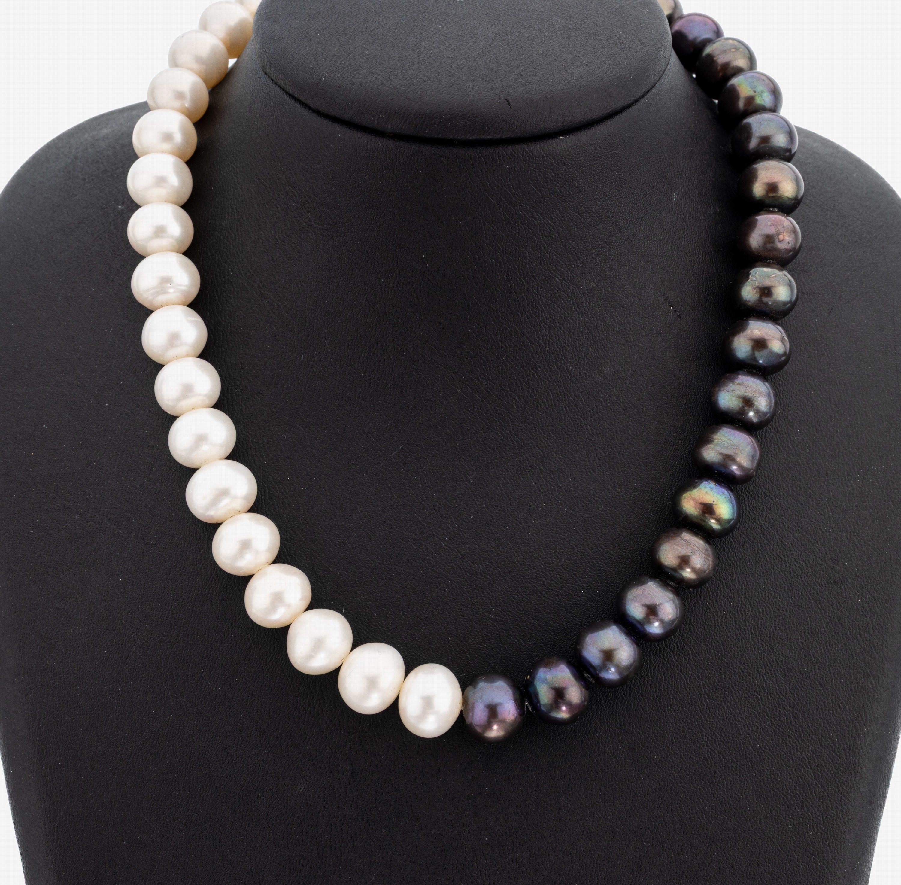Image 27147718 - Perl-Collier, ausgefallen, 1 Hälfte weiße und 1 Hälfte anthrazitfarb. chinesische ...