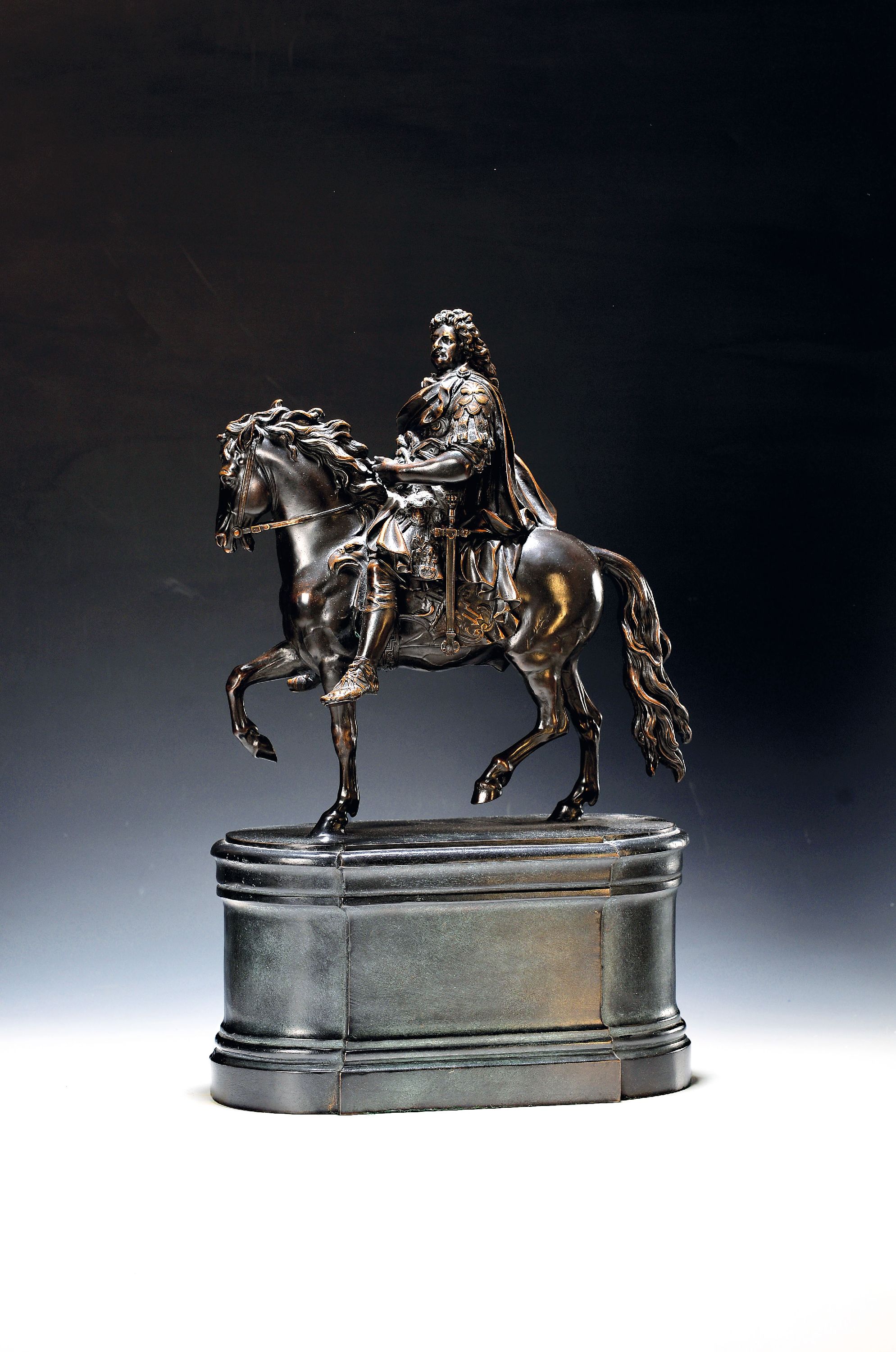 Image 27147720 - Reiterstandbild Louis XIV, 19./20.Jh., Bronze, schwarz/braun patiniert, nach dem Vorbild ...