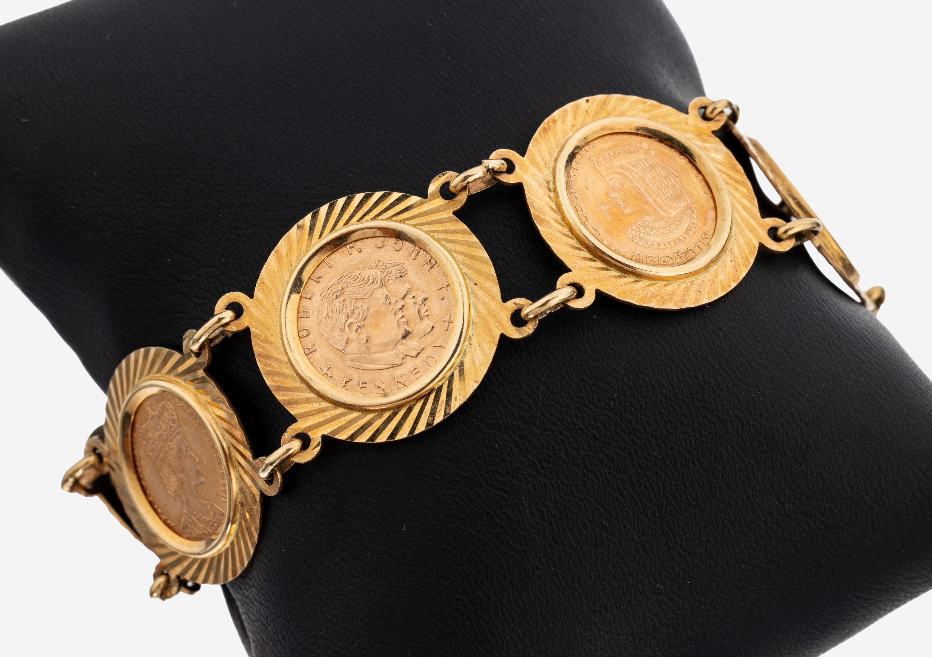 Image 27147722 - 14 kt Gold Medaillen-Armband, GG 585/000, 7 Medaillen, wohl RG 333/000, versch. Motive ...
