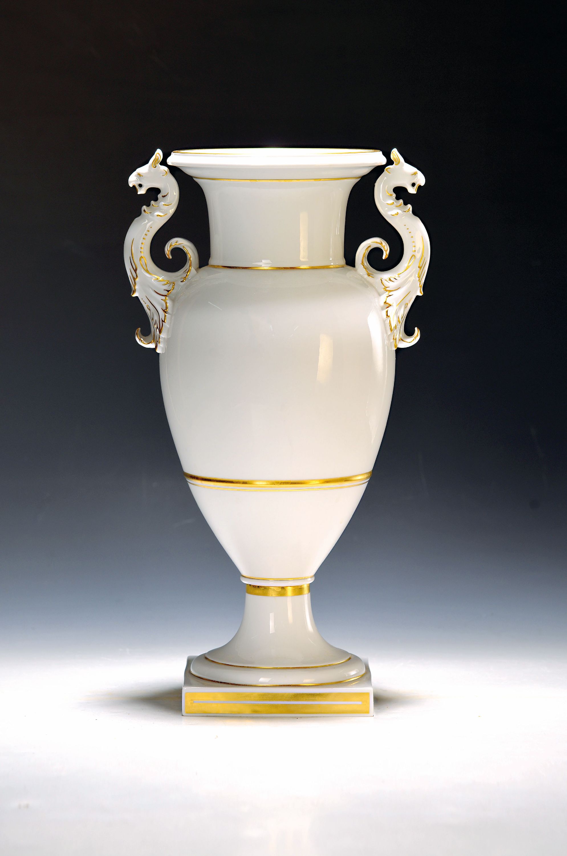 Image 27147958 - Doppelhenkelvase, KPM, Berlin, nach 1945, Weißporzellan, Goldstaffage, Doppelhenkel in ...