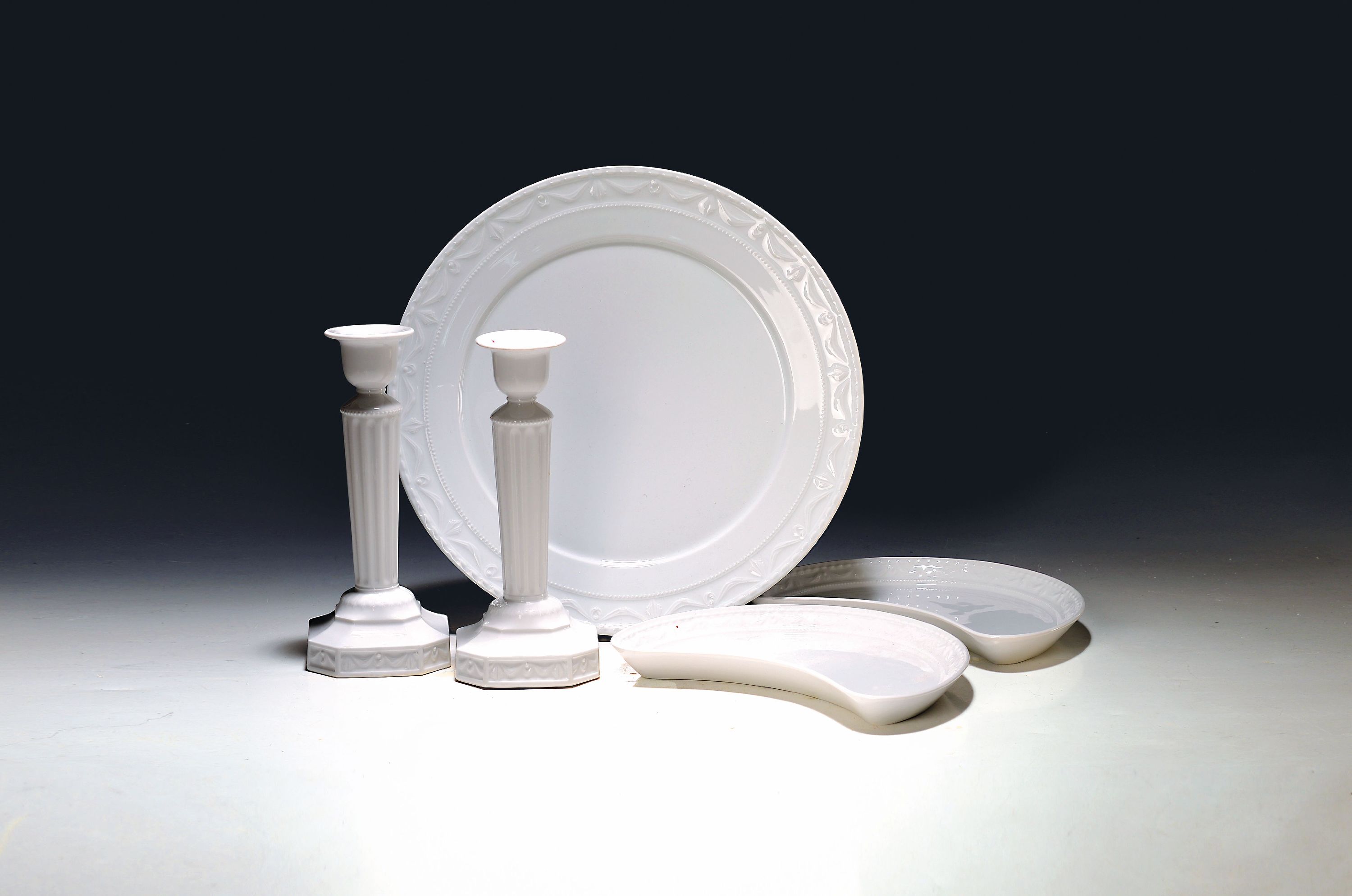 Image 27148068 - 12 table objects Kurland, KPM, Berlin, after 1945, white porcelain, 8 half-moon plates ...