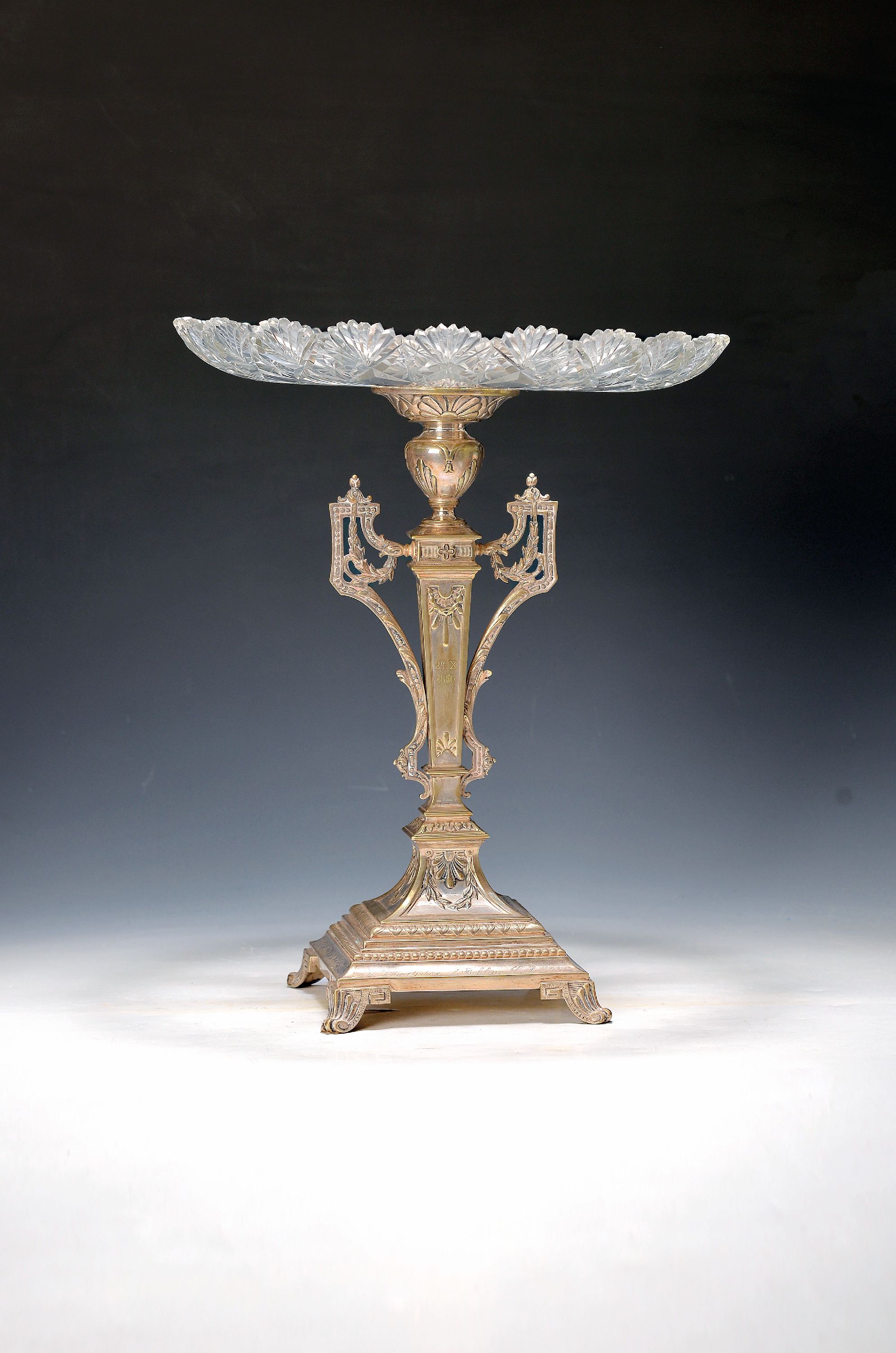 Image 27148086 - Centerpiece and lidded box, German, around 1900, silver-plated metal, centerpiece with ...