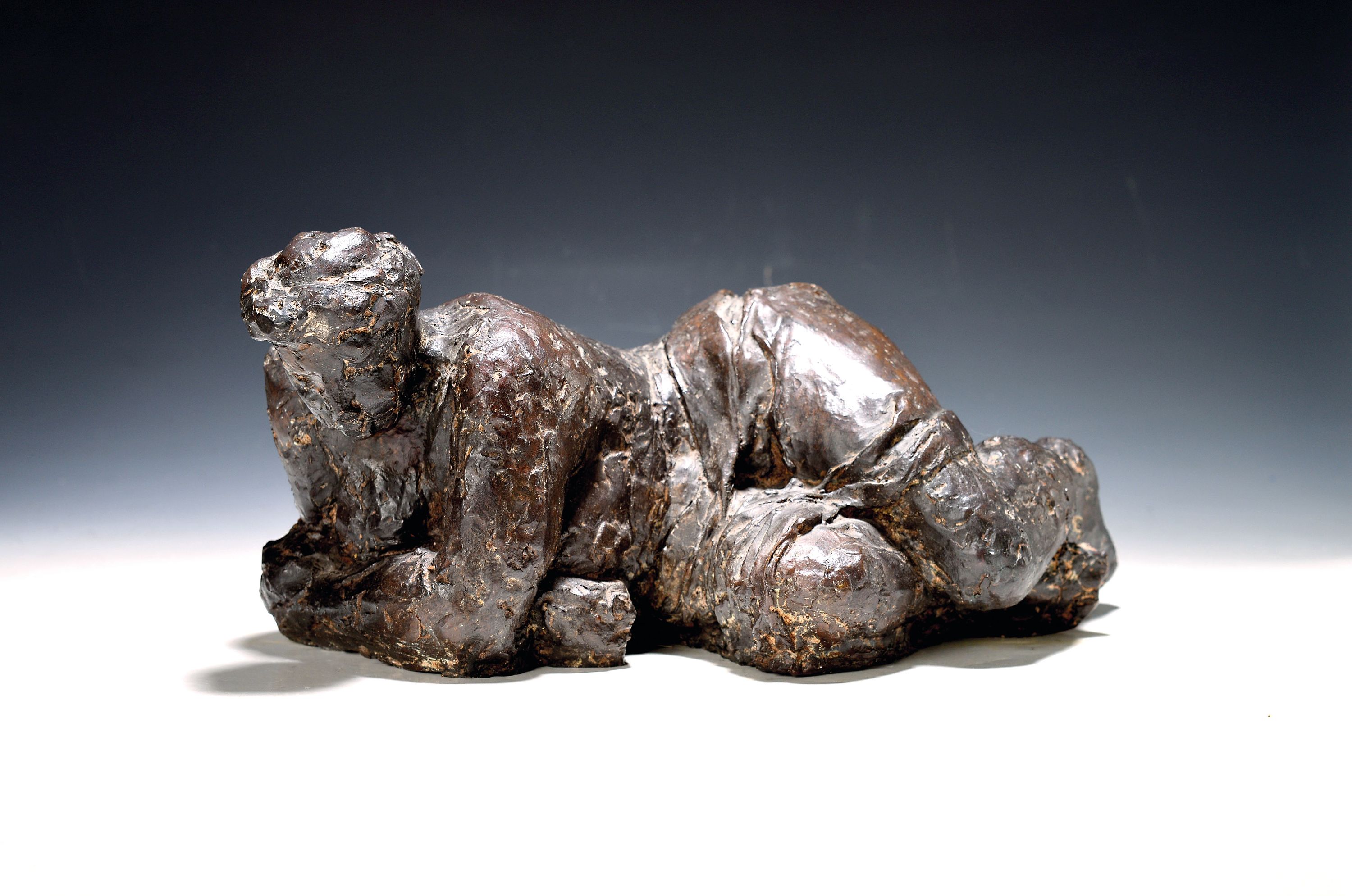 Image 27148115 - Wanda Pratschke, geb. 1939 Berlin, Bronzeskulptur, liegender weiblicher Halbakt, bewegte ...