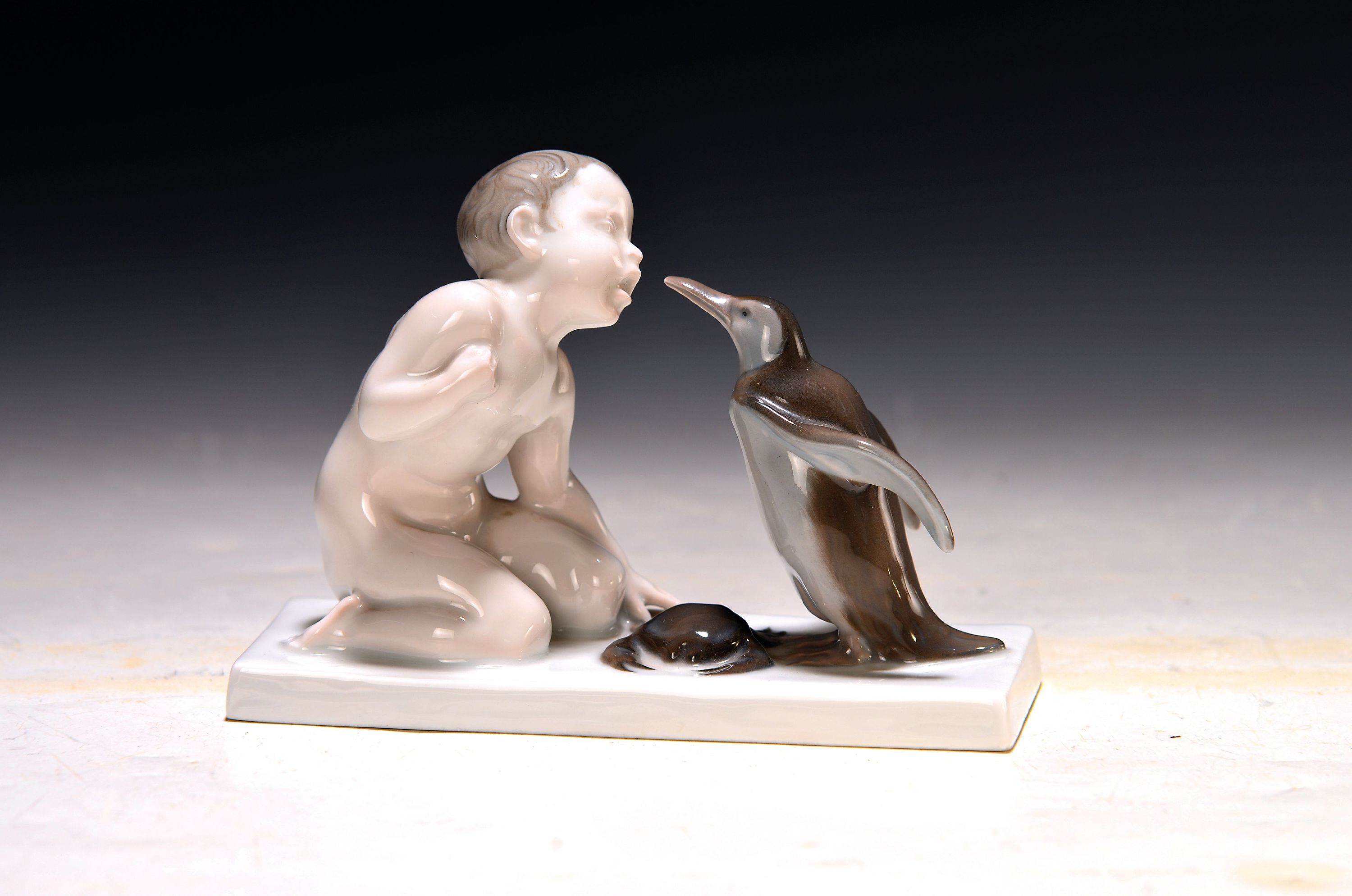 Image 27148122 - Porzellanfigur, Rosenthal, Selb-Bavaria, um 1924, Brotneid, Modellnr. K 84, Entw. ...