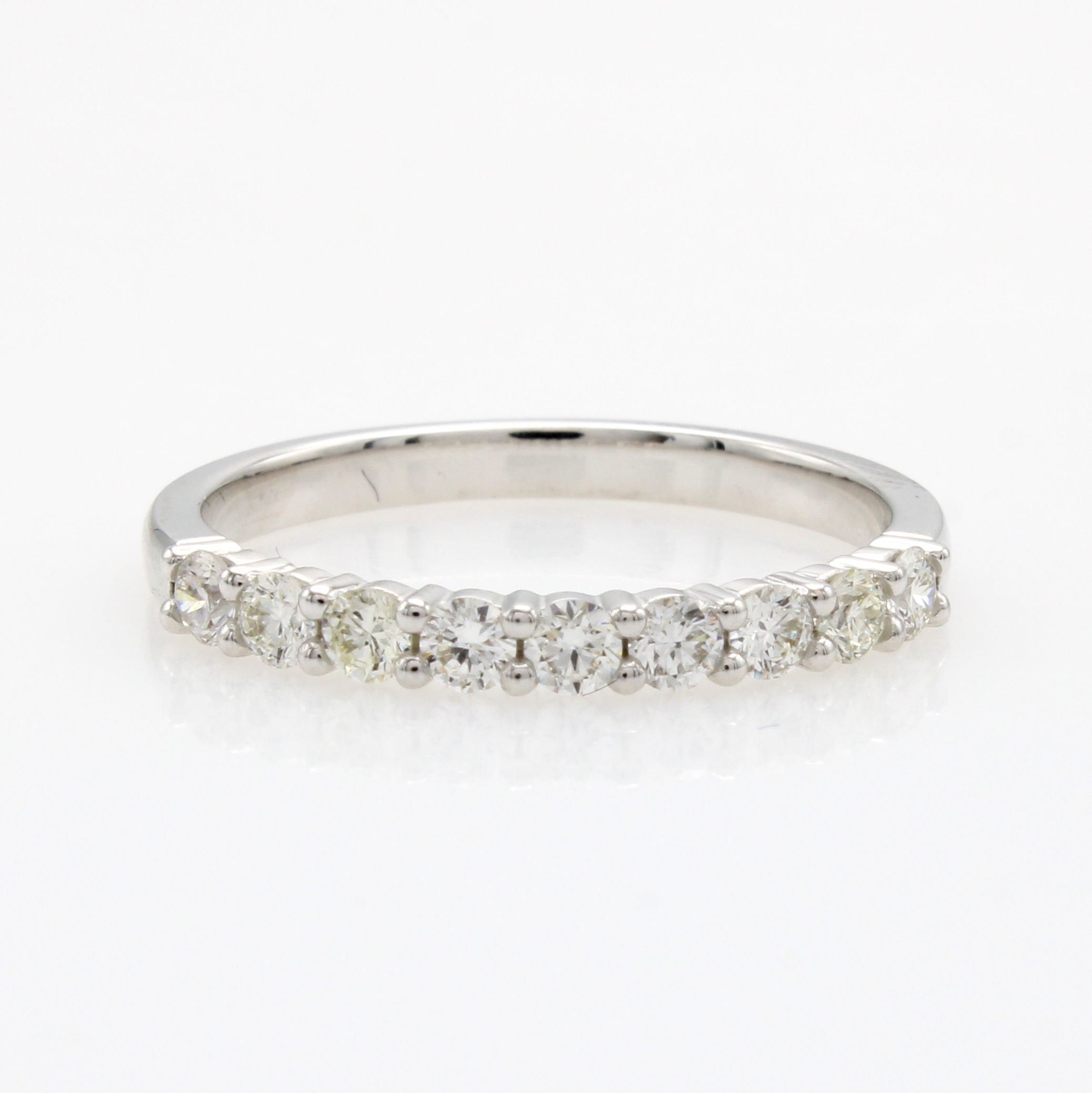 Image 27148123 - Ring mit Brillanten, WG 585/000, 9 Brill. in Krappenfassungen zus. ca. 0.50 ct Weiß/si, ...