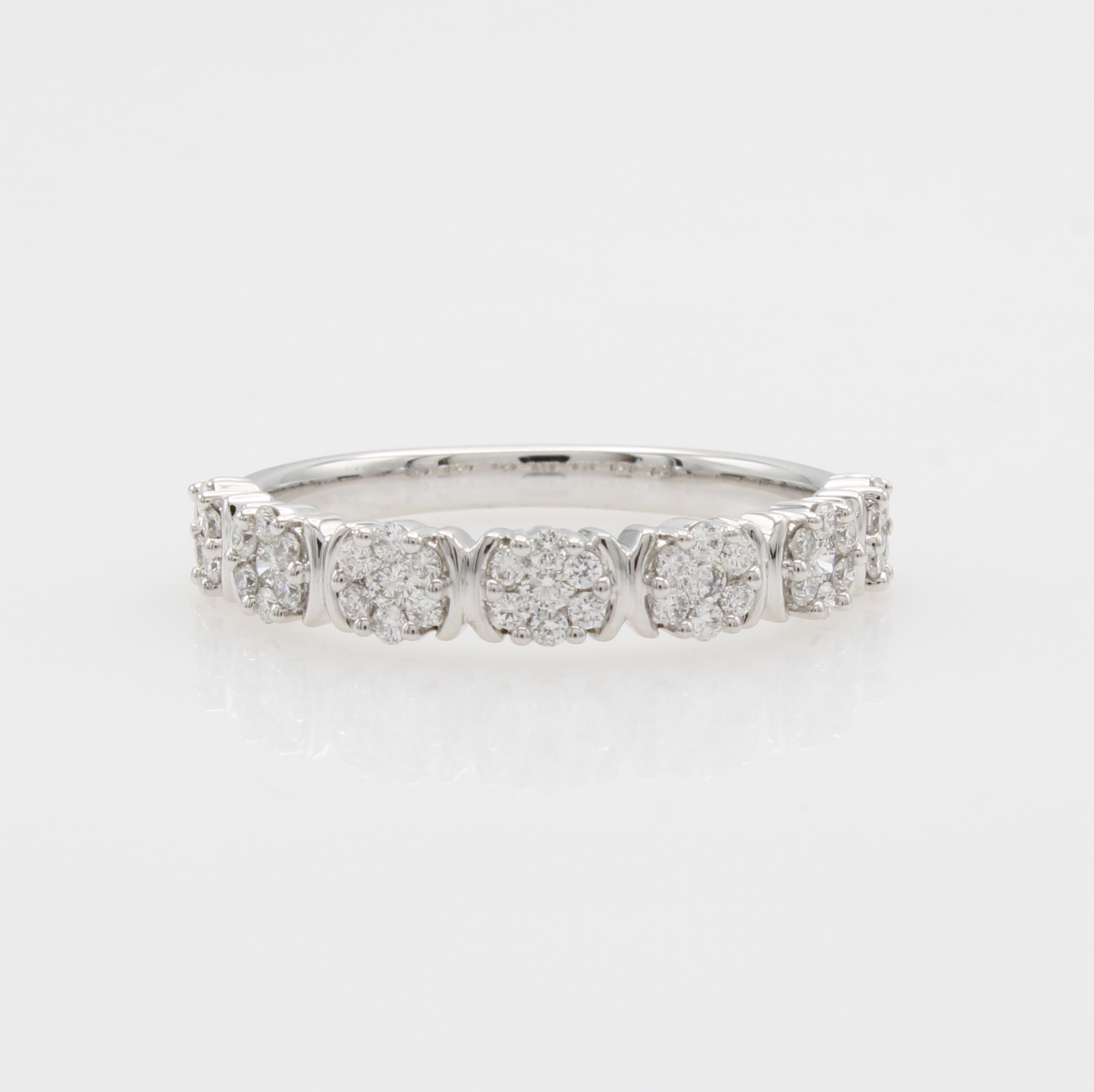 Image 27148127 - Ring mit Brillanten, WG 585/000, Brill. in 7 kreisförm. Elemente gef. zus. ca. 0.50 ct ...