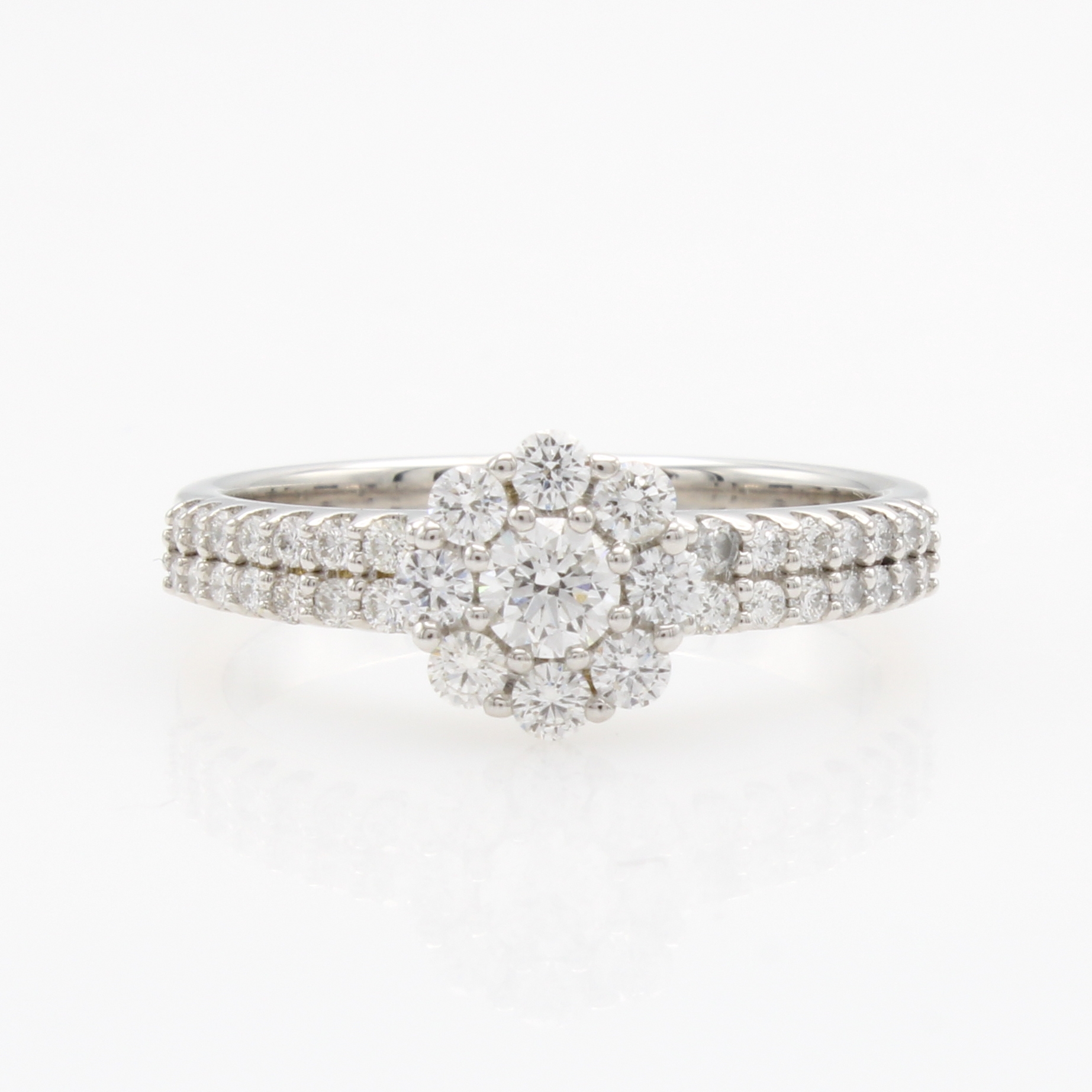 Image 27148130 - Ring mit Brillanten, WG 585/000, blütenf. Ringkopf u. Ringschultern bes. m. Brill. zus. ...