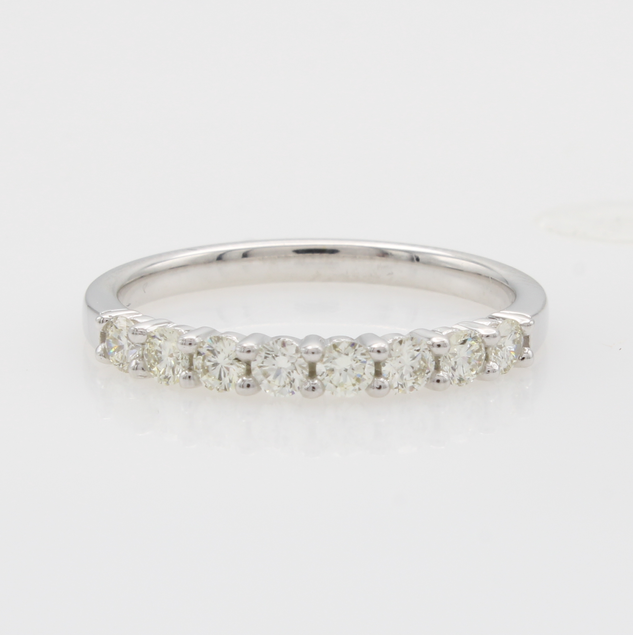 Image 27148131 - Ring mit Brillanten, WG 585/000, 8 Brill. in Krappenfassungen zus. ca. 0.50 ct Weiß/ ...