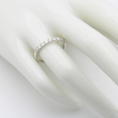 27148123a - Ring mit Brillanten, WG 585/000, 9 Brill. in Krappenfassungen zus. ca. 0.50 ct Weiß/si, ...