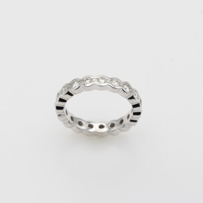 27148126a - Ring mit Brillanten, WG 585/000, Schiene rundum bes. m. 19 Brill. zus. ca. 1 ct get. ...
