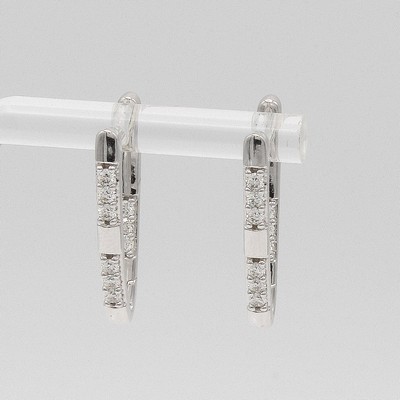 27148147a - Paar Klappcreolen mit Brillanten, WG 585/000, anged. V-Form, z.T. auch innen bes. m. ...