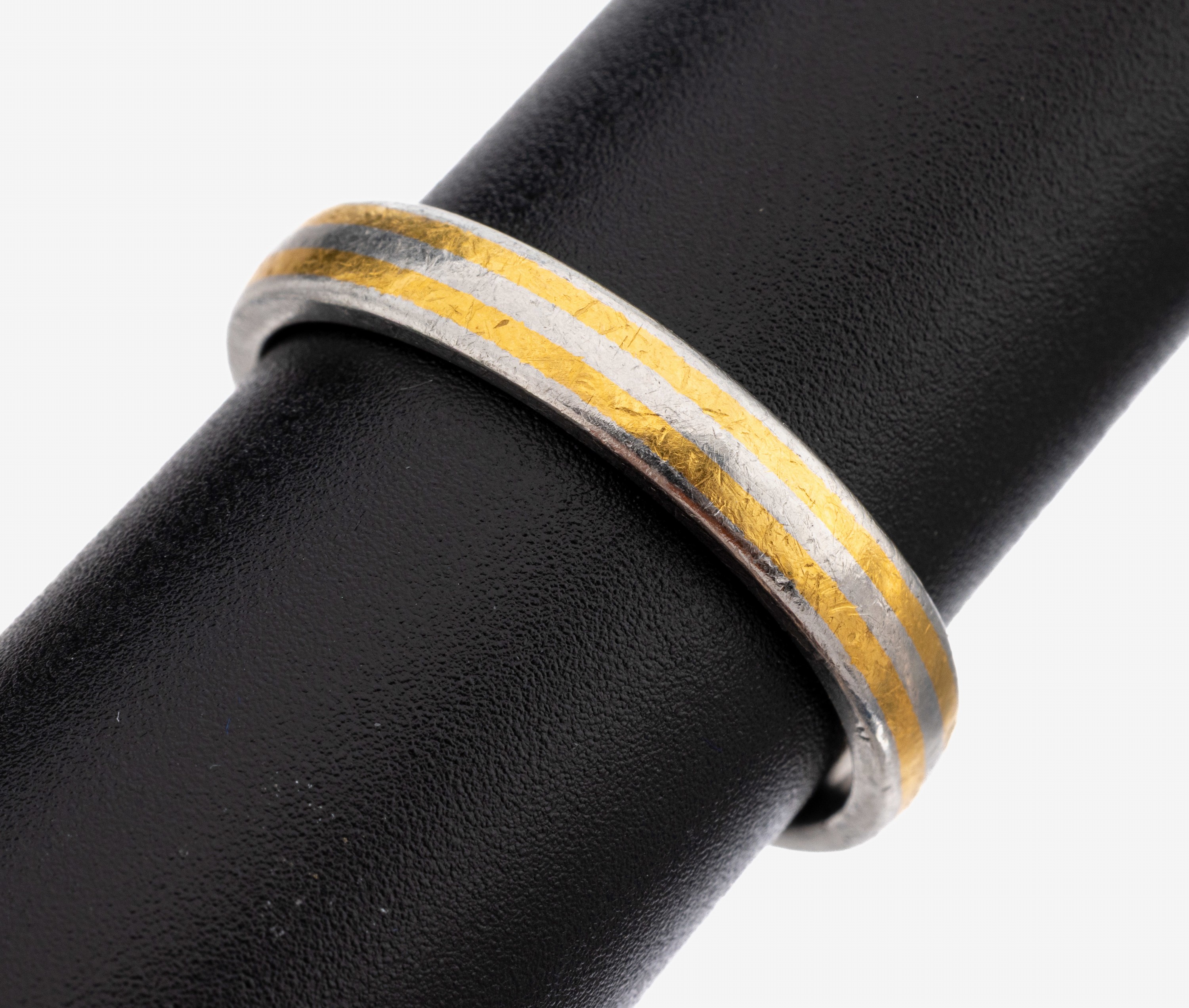 Image 27148204 - Platin und 24 kt Gold Ring, Pt 950/000 und GG 999/000, schlicht, Ringschiene mit pers. ...