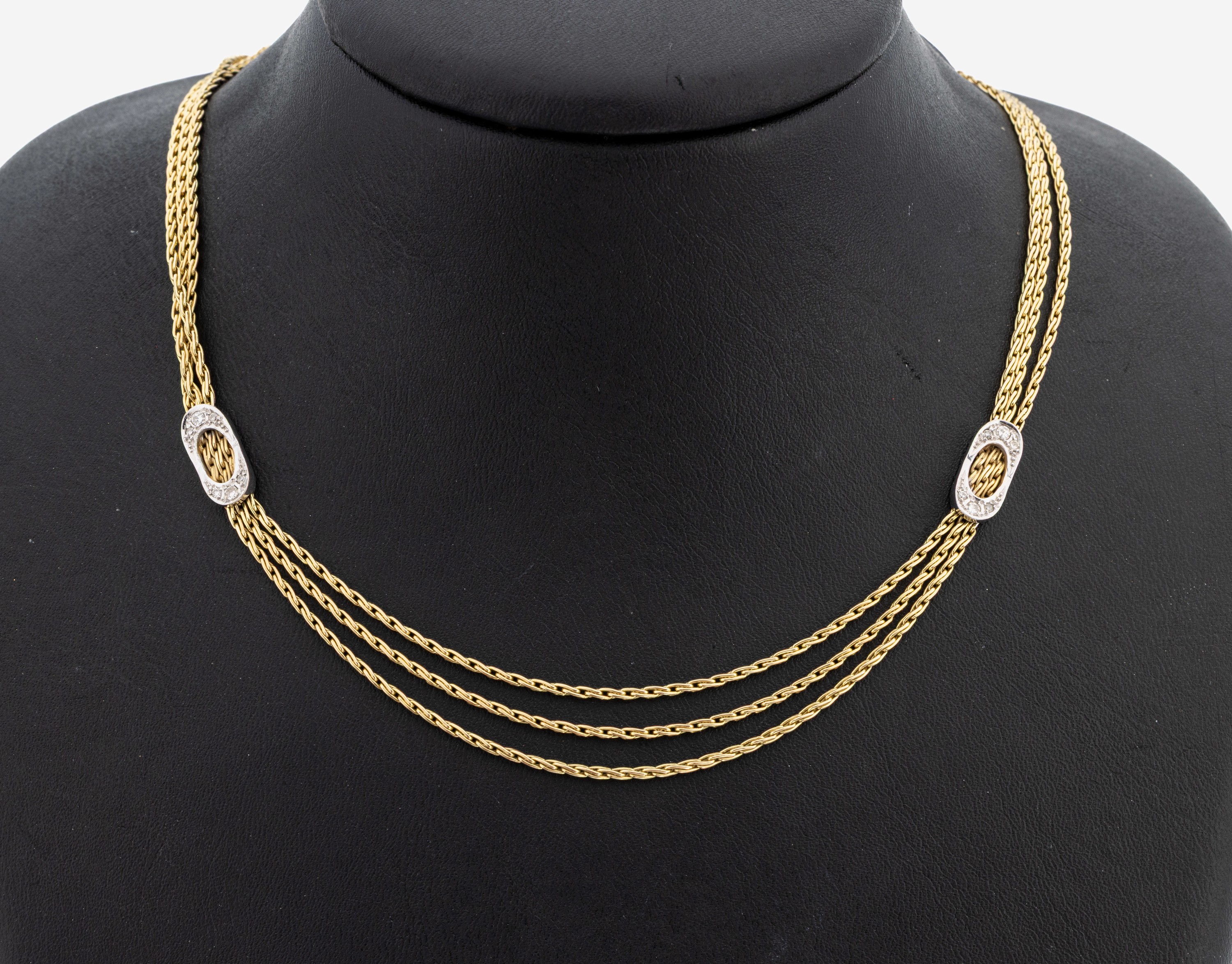 Image 27148207 - 14 kt Gold Diamant-Collier, GG/WG 585/000, 3-rhg., 2 ovale GG-Glieder mit 12 8/8- ...