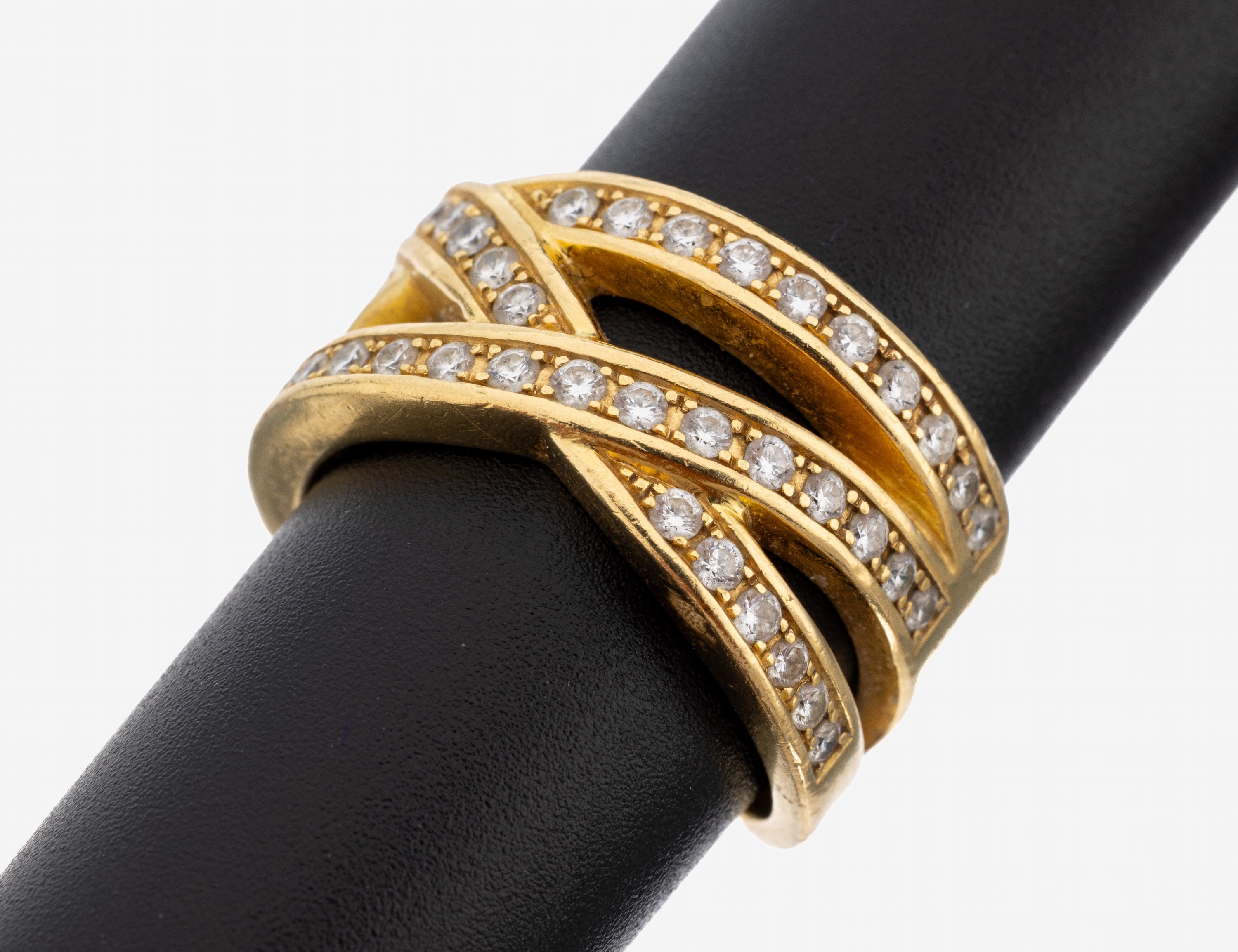Image 27148209 - 18 kt Gold Brillant-Ring, GG 750/000, gekreuzte Ringschiene, 51 Brillanten zus. ca. ...