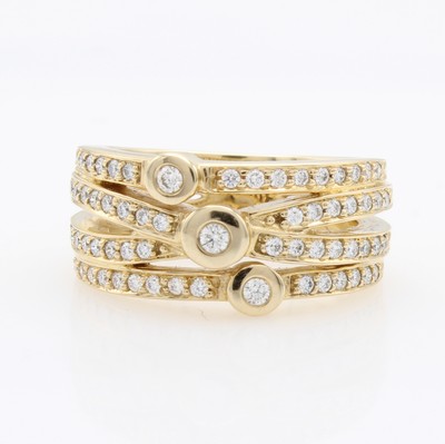 Image Ring mit Brillanten, GG 585/000, 3 Solitäre u. Besatzbrill. zus. ca. 0.50 ct ...