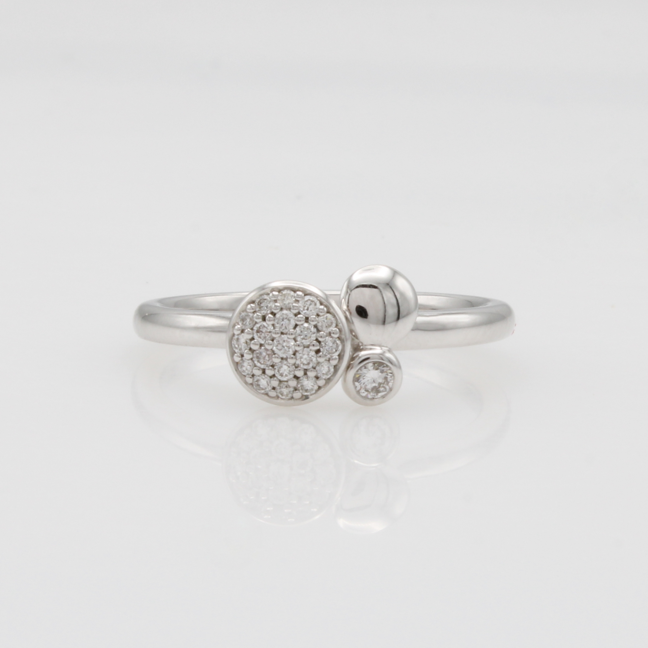 Image 27148441 - Ring mit Brillanten, WG 750/000, runde Elemente, 20 Brill. zus. ca. 0.15 ct Weiß/si, RW ...
