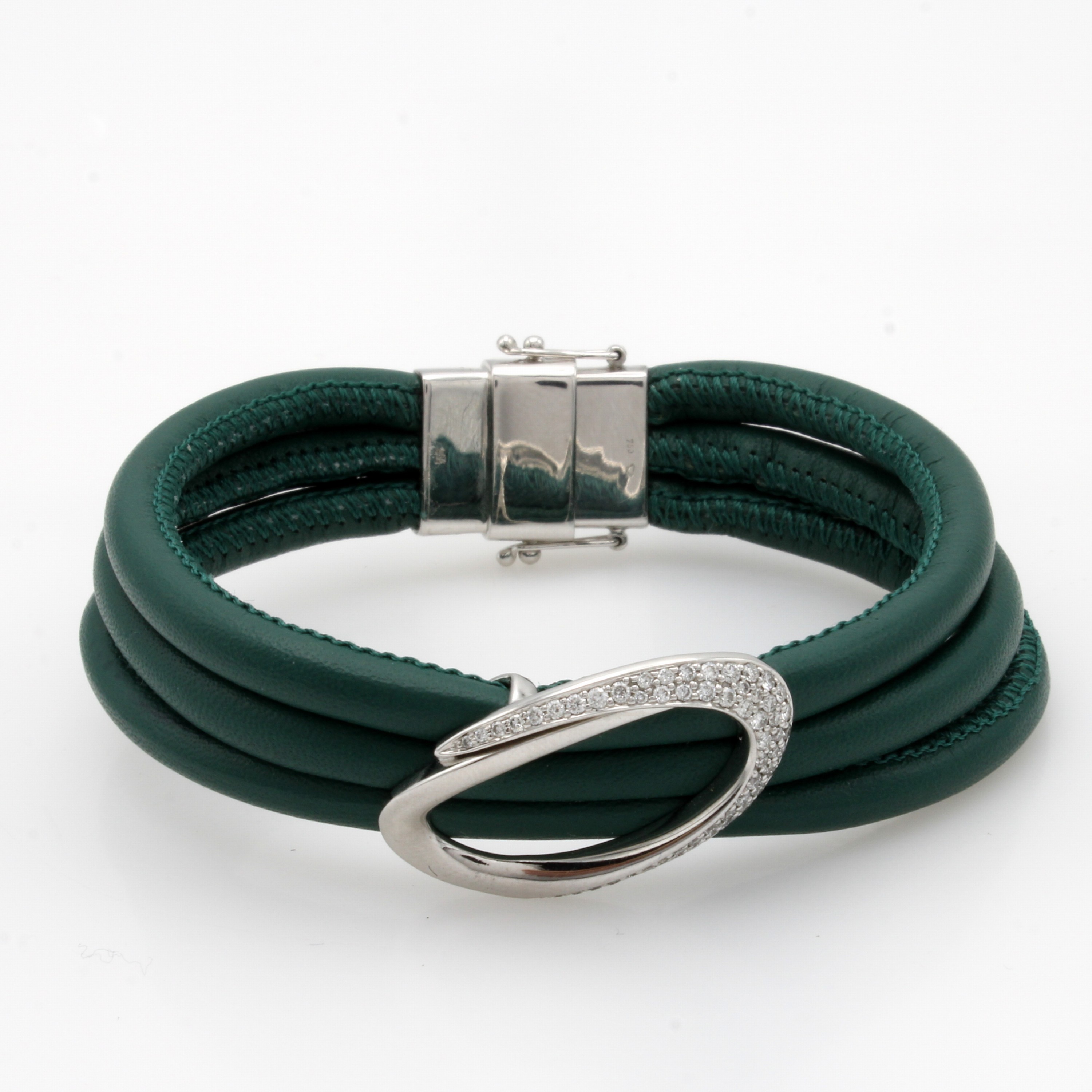Image 27148443 - 3-reihiges Lederarmband mit Brillanten, WG 750/000, ovales Element bes. m. 57 Brill. ...