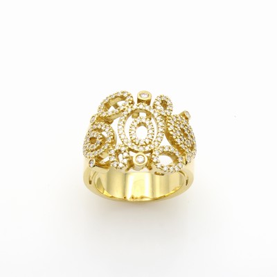 27148818a - Ring mit Brillanten, GG 750/000, 6 Solitäre u. Besatzbrill. (in Ovale gef.) zus. ca. ...