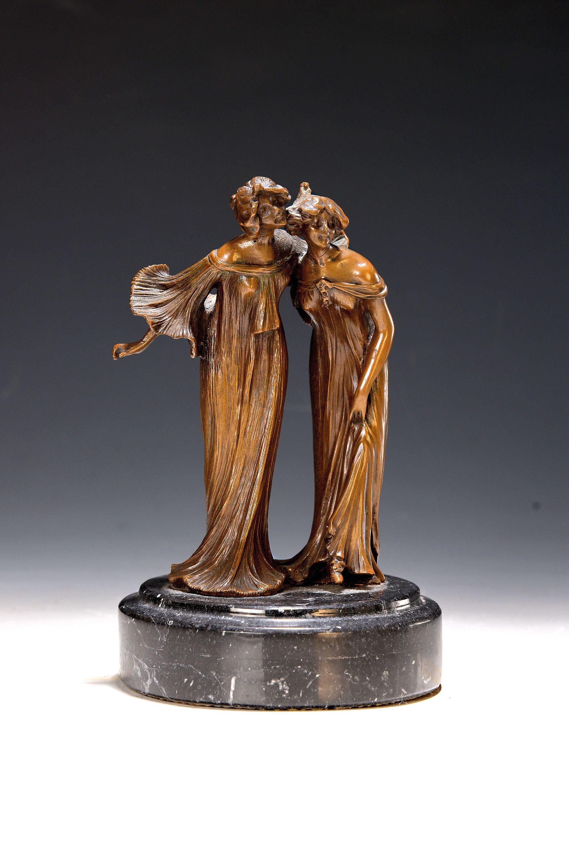 Image 27148920 - Bronzefigurine, nach Agathon Leonard (1841 -1923), Bronze patiniert, Zwei Grazien, ...