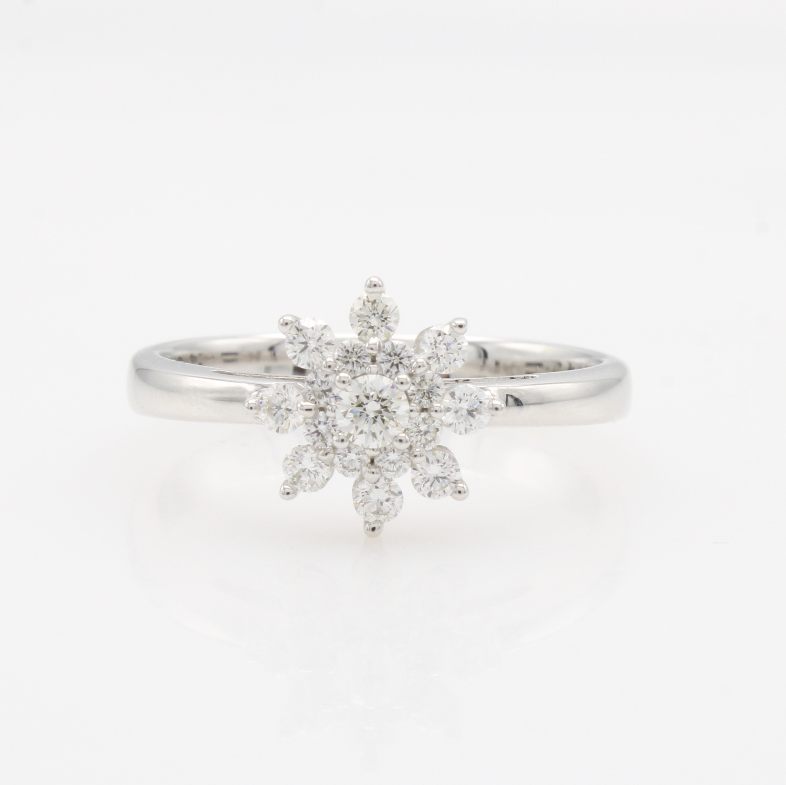 Image 27149032 - Ring mit Brillanten, WG 585/000, Brill. in anged. Blütenform gef. zus. ca. 0.50 ct ...
