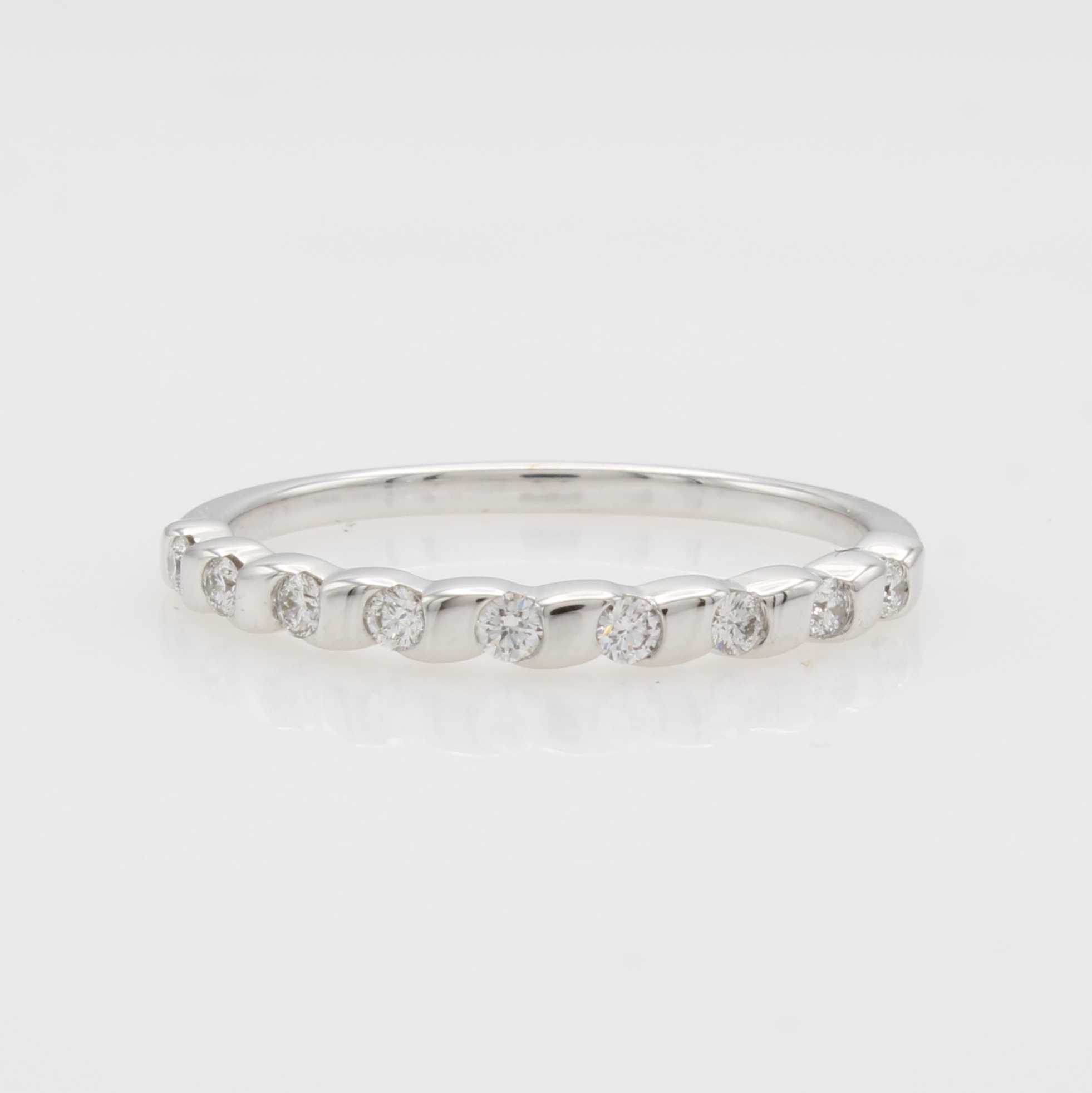 Image 27149038 - Ring mit Brillanten, WG 750/000, 9 Brill. zus. ca. 0.20 ct Weiß/si, RW ca. 56.5 ...