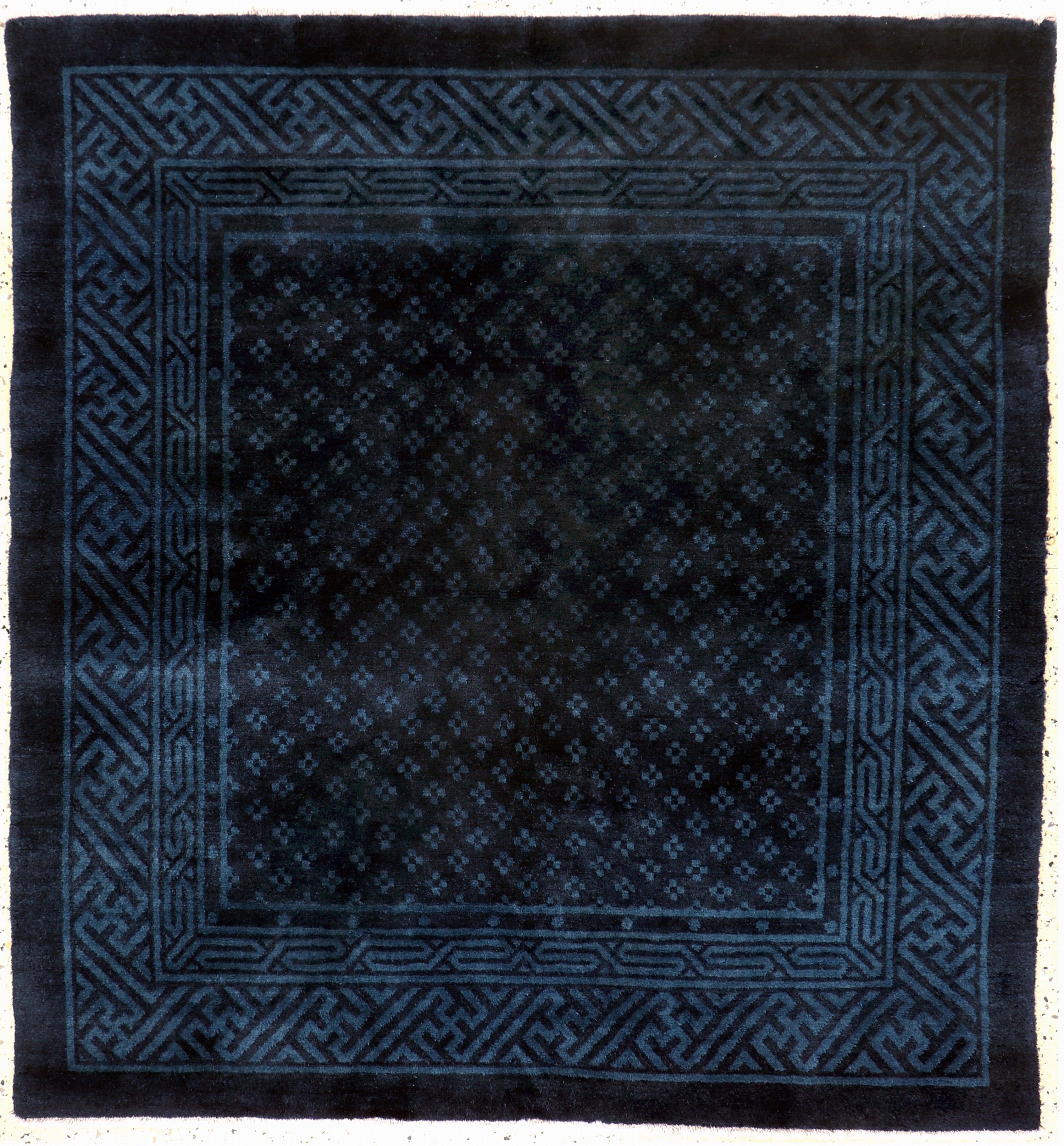 Image 27149094 - Pao Tow antik, China, um 1900, Wolle auf Baumwolle, ca. 175 x 163 cm, Mottenfraß am ...