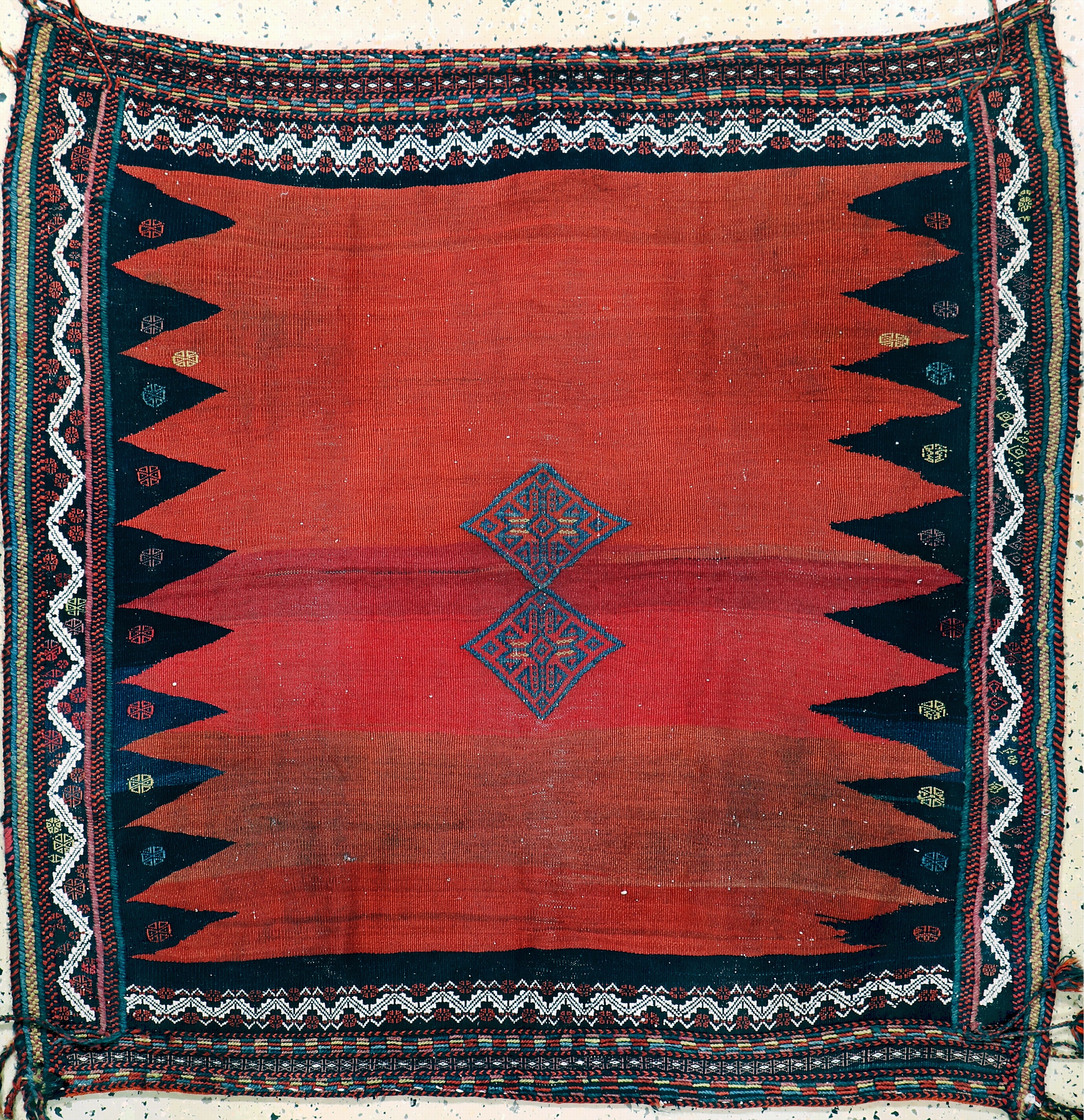 Image 27149099 - Ghaschgai´Sofreh´, Persien, Anfang 20.Jhd, Wolle auf Baumwolle, ca. 130 x 130 cm, EHZ: ...