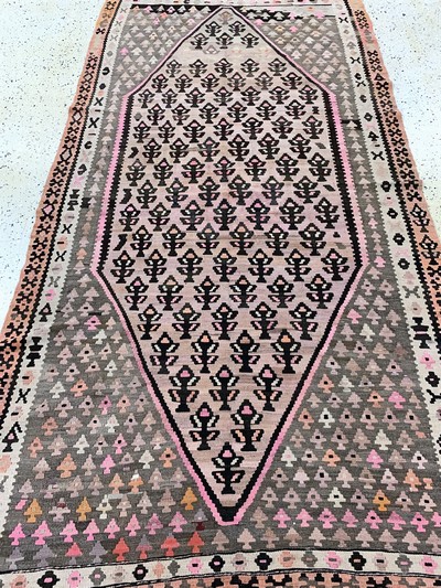 27149036d - Bakhtiar Kilim old, Persia, Anfang 20.Jhd, Wolle auf Wolle, approx. 265 x 140 cm, ...