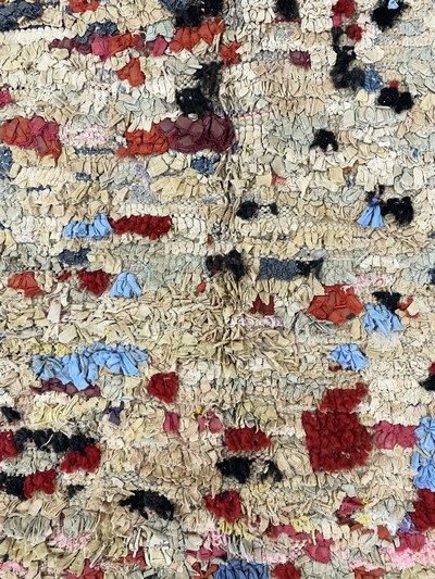 27149047e - Marokko alt, Mitte 20.Jhd, Stoffreste geknüpft auf Baumwolle, ca. 245 x 150 cm, EHZ: 2 ...