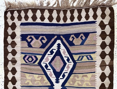 27149083a - Bachtiar Kelim, Persien, Anfang 20.Jhd, Wolle auf Wolle, ca. 310 x 130 cm, EHZ: 2 ...