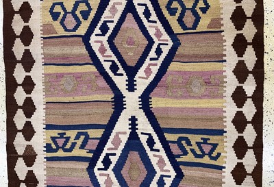 27149083b - Bachtiar Kelim, Persien, Anfang 20.Jhd, Wolle auf Wolle, ca. 310 x 130 cm, EHZ: 2 ...