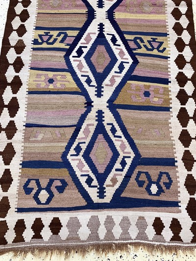 27149083e - Bachtiar Kelim, Persien, Anfang 20.Jhd, Wolle auf Wolle, ca. 310 x 130 cm, EHZ: 2 ...