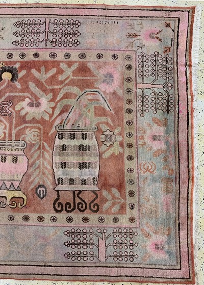 27149084a - Khotan alt, Torkestan, Anfang 20.Jhd, Wolleauf Baumwolle, ca. 265 x 172 cm, EHZ: ...