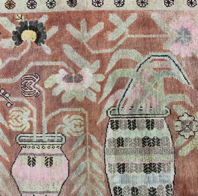 27149084g - Khotan alt, Torkestan, Anfang 20.Jhd, Wolleauf Baumwolle, ca. 265 x 172 cm, EHZ: ...