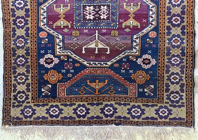 27149086d - Kazak antik, Kaukasus, um 1900, Wolle auf Wolle, ca. 330 x 170 cm, Mottenfraß, EHZ: 4 ...