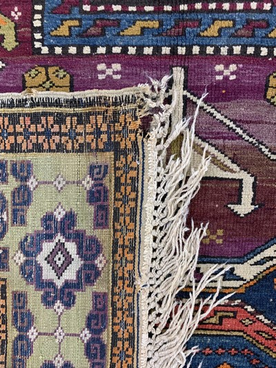 27149086g - Kazak antik, Kaukasus, um 1900, Wolle auf Wolle, ca. 330 x 170 cm, Mottenfraß, EHZ: 4 ...