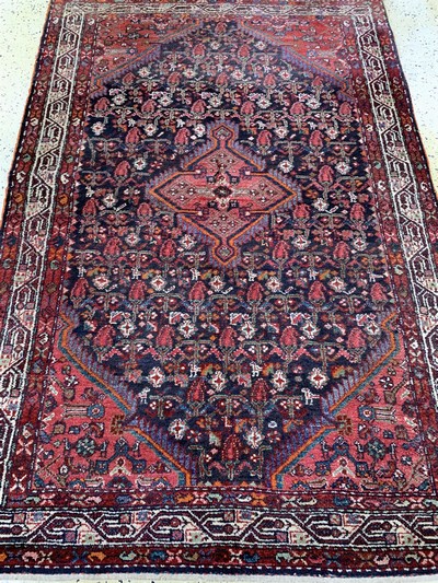 27149089d - Hosseinabad, Persien, Mitte 20.Jhd, Wolle auf Baumwolle, ca. 202 x 135 cm, EHZ: 2 ...