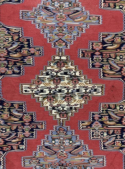 27149093c - Senneh Kelim, Persien, Mitte 20.Jhd, Wolle auf Baumwolle, ca. 152 x 125 cm, EHZ: 2 ...