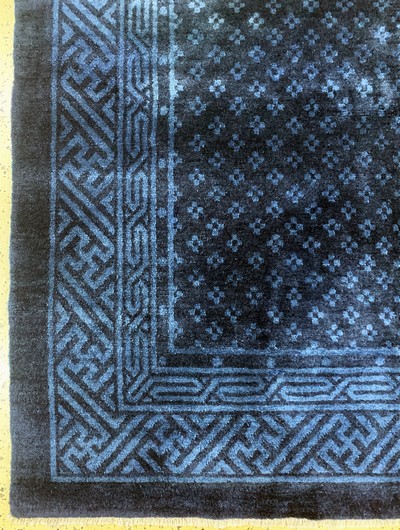 27149094b - Pao Tow antik, China, um 1900, Wolle auf Baumwolle, ca. 175 x 163 cm, Mottenfraß am ...
