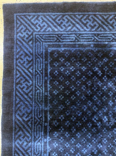 27149094c - Pao Tow antik, China, um 1900, Wolle auf Baumwolle, ca. 175 x 163 cm, Mottenfraß am ...
