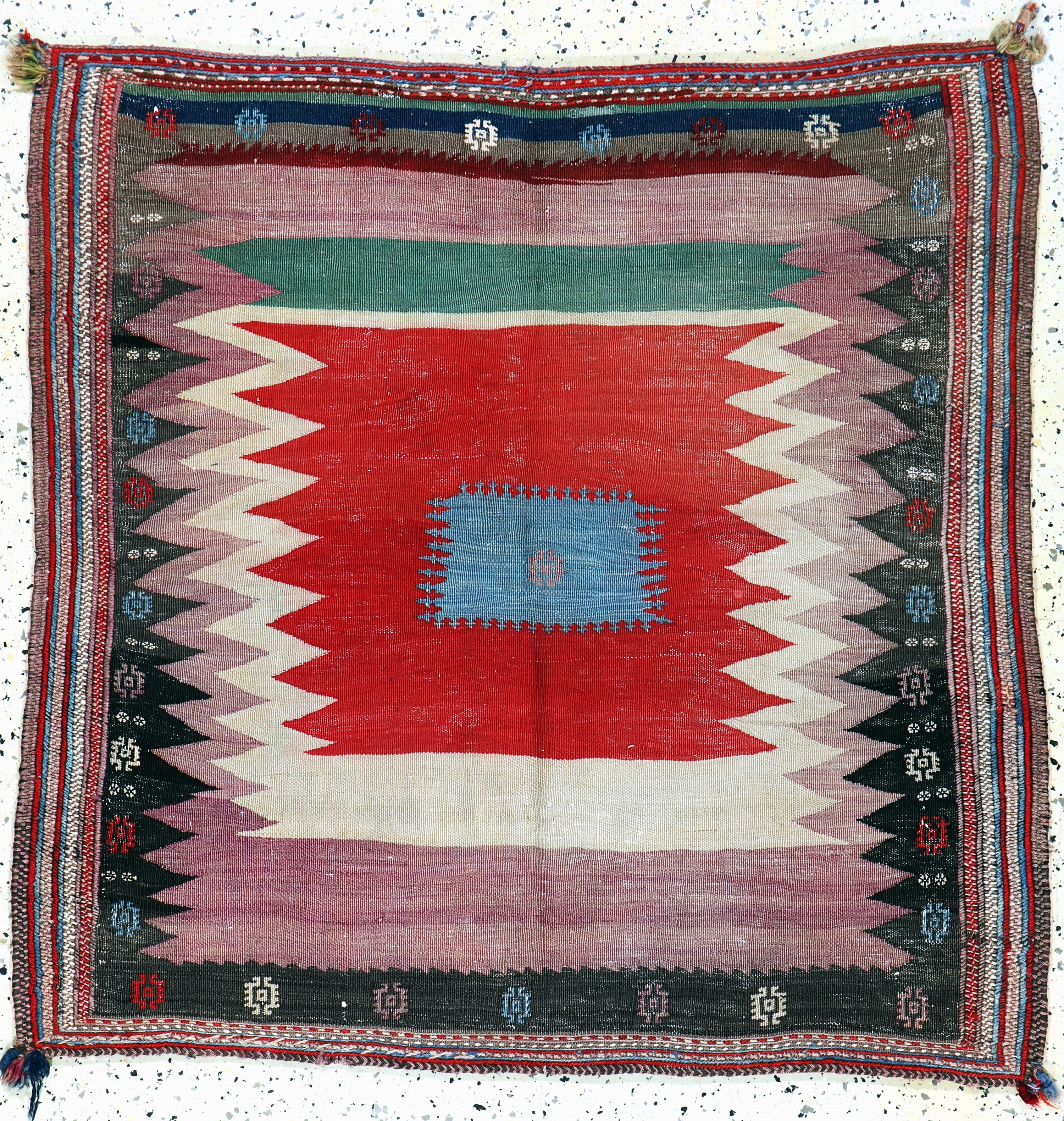 Image 27149101 - Ghaschgai´Sofreh´, Persien, Anfang 20.Jhd, Wolle auf Baumwolle, ca. 115 x 115 cm, EHZ: ...